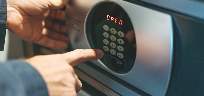 Cash Safe Openers in Skokie, Illinois